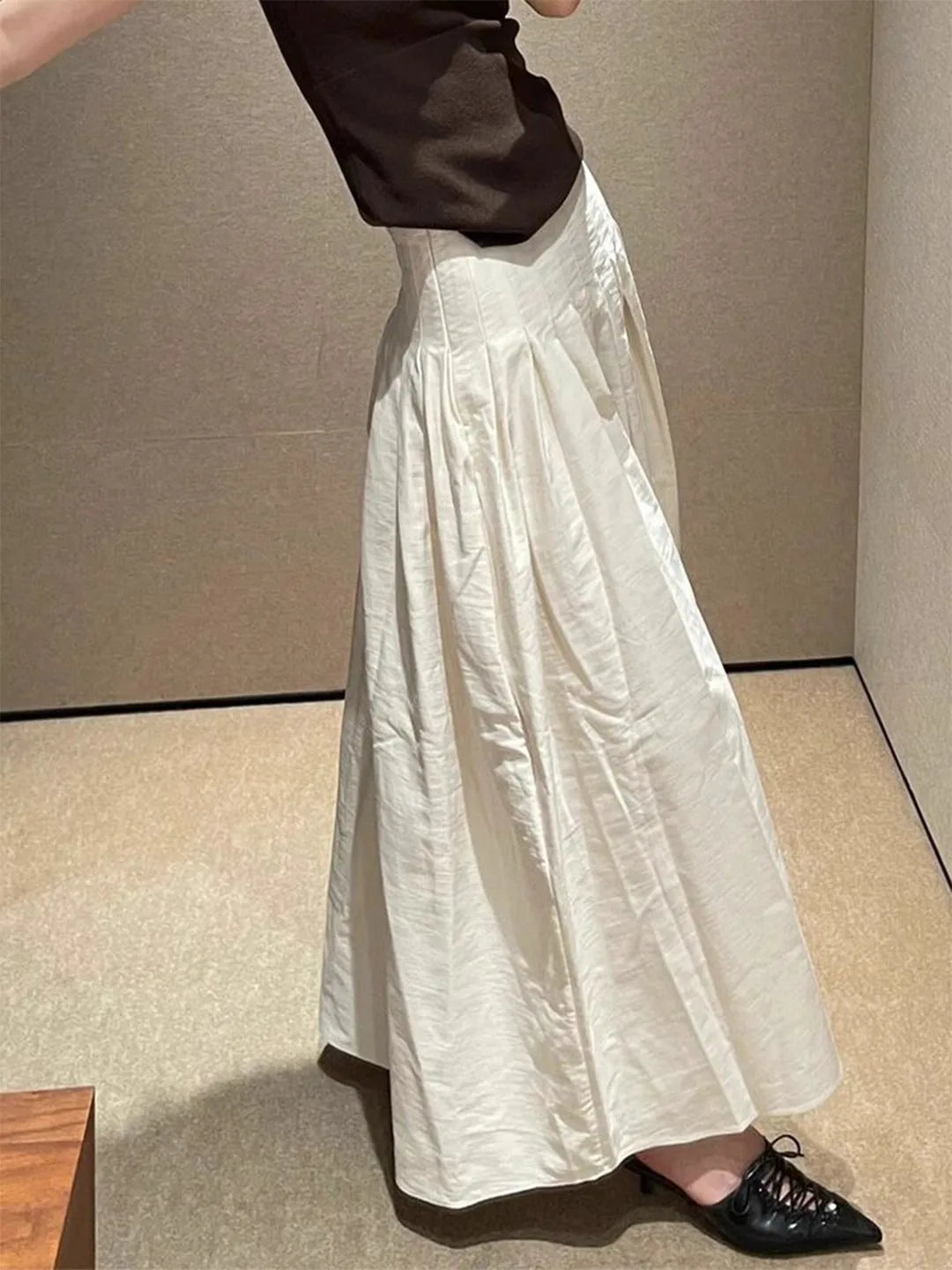 The Mirette Skirt – Elegant Folded Midi in Modern Neutral Hues