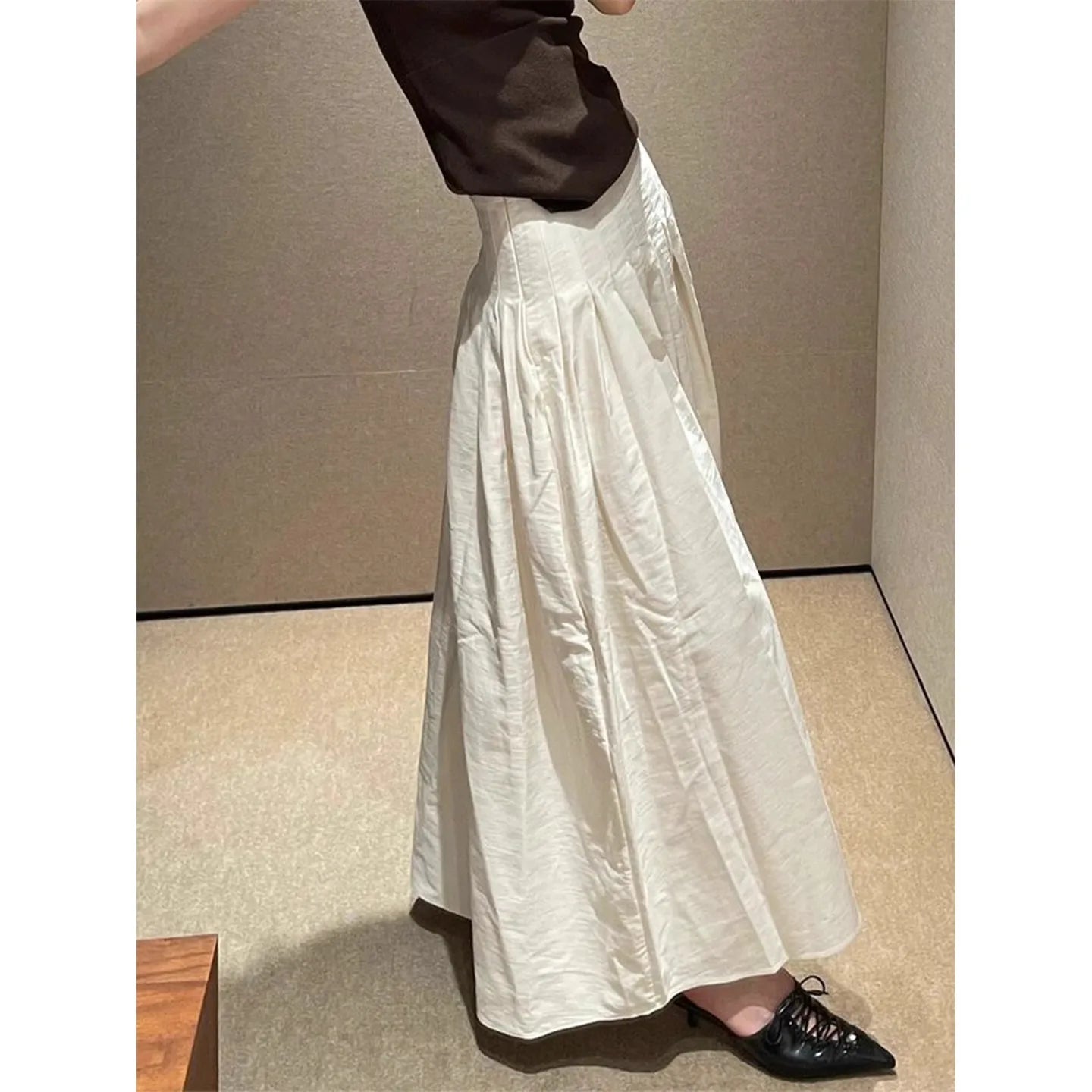 The Mirette Skirt – Elegant Folded Midi in Modern Neutral Hues