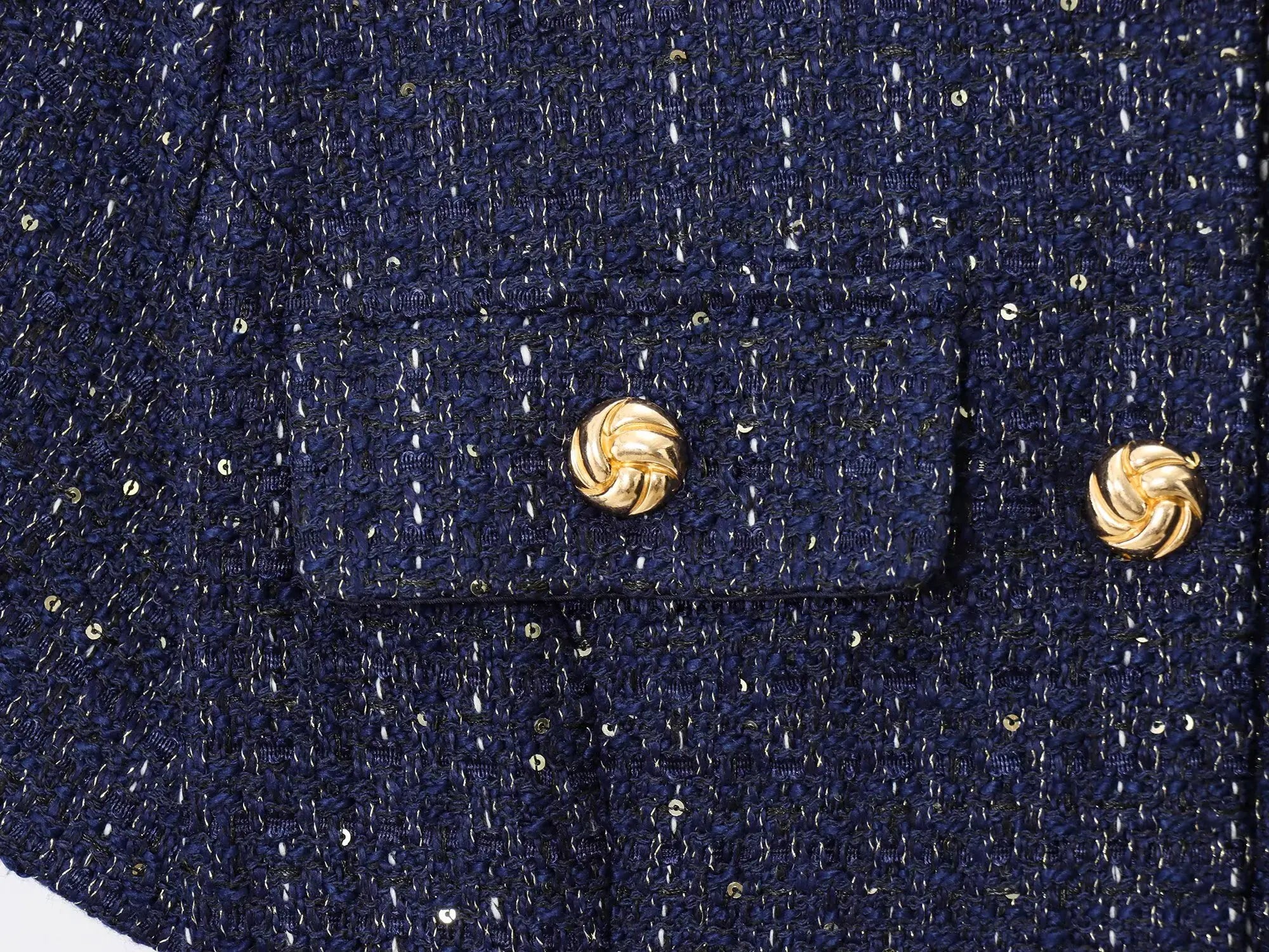 The Delvaux Coat – Timeless Short-Sleeve Outerwear