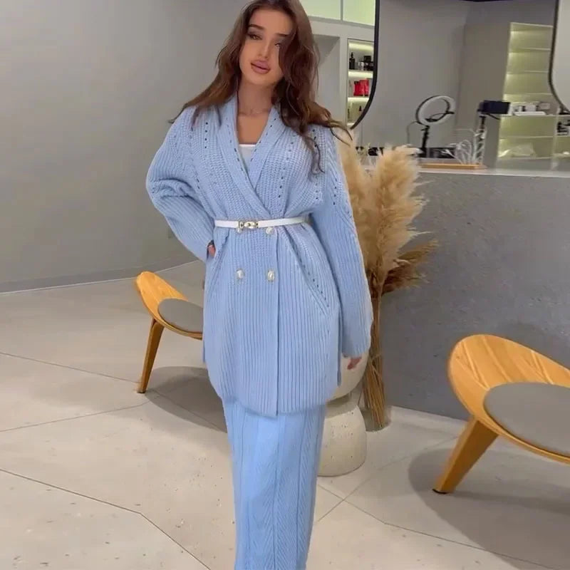 Knitted Outerwear with Elegant Tailored Form