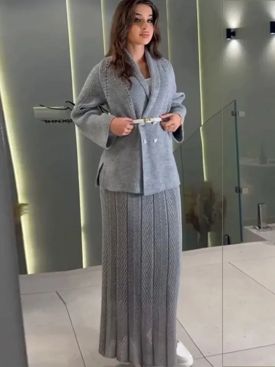 Knitted Outerwear with Elegant Tailored Form