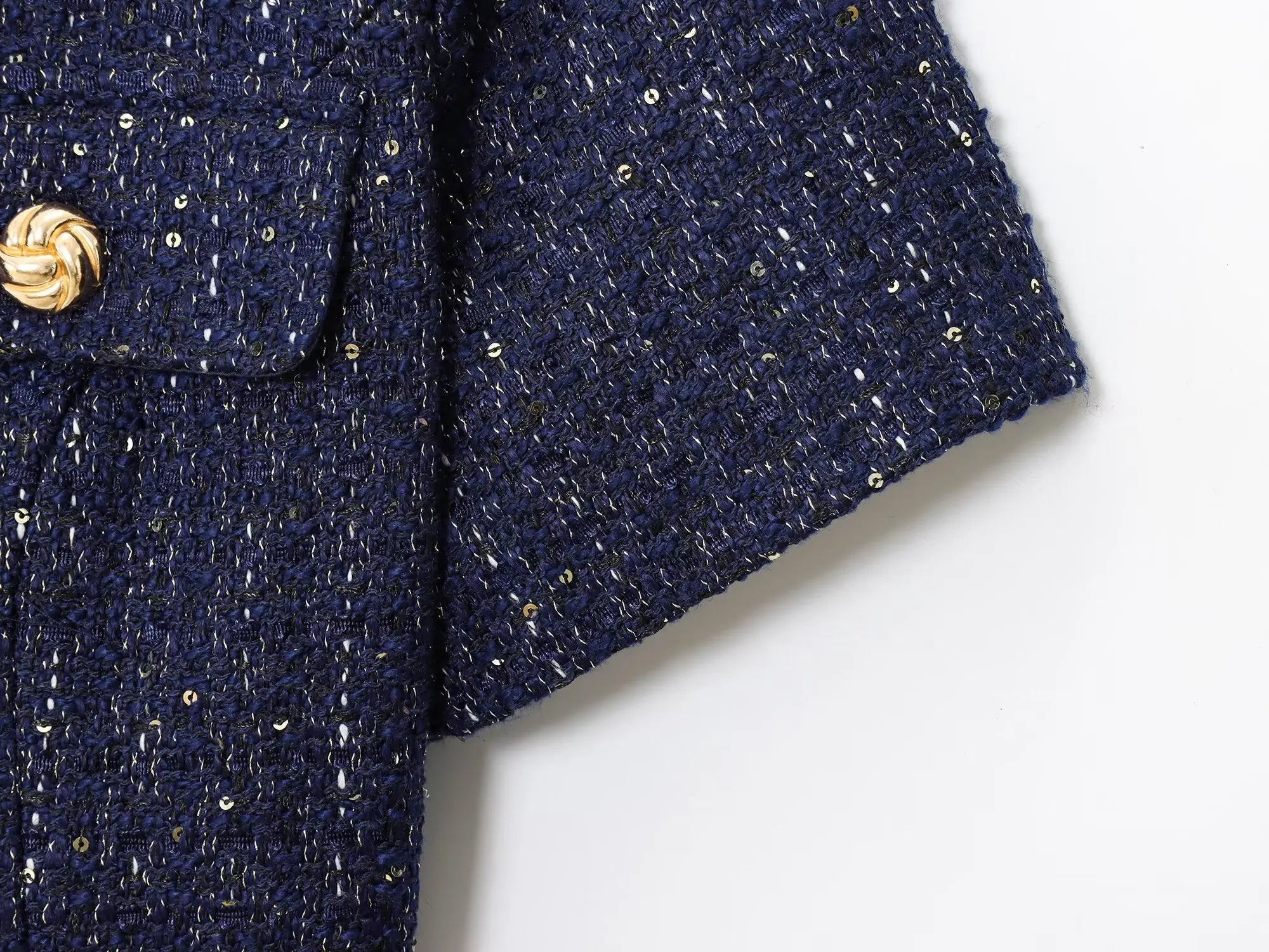 The Delvaux Coat – Timeless Short-Sleeve Outerwear