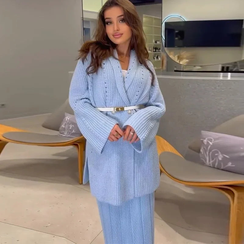 Knitted Outerwear with Elegant Tailored Form