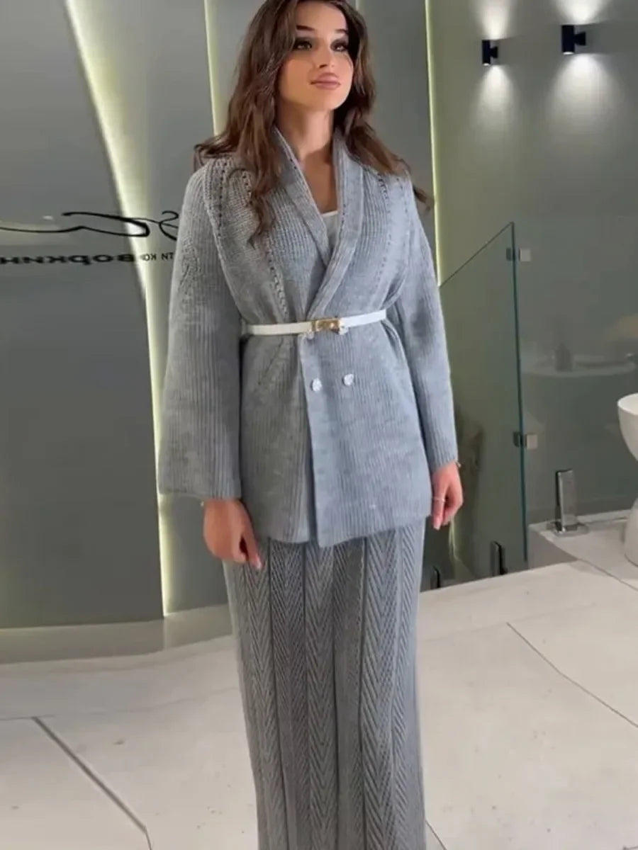 Knitted Outerwear with Elegant Tailored Form