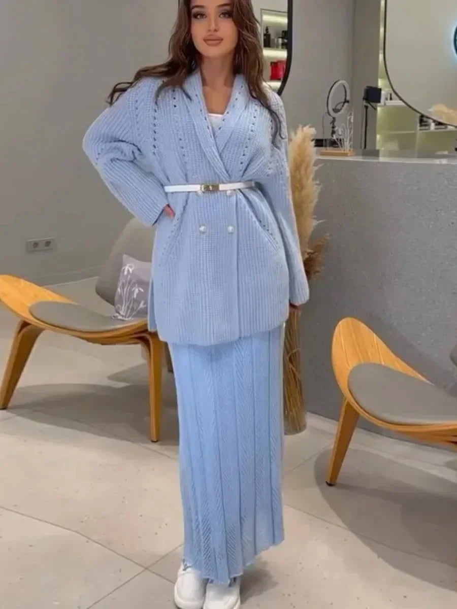 Knitted Outerwear with Elegant Tailored Form