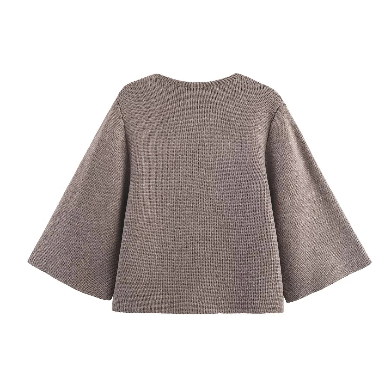 Tailored Knit Button-Down with Polished Silhouette