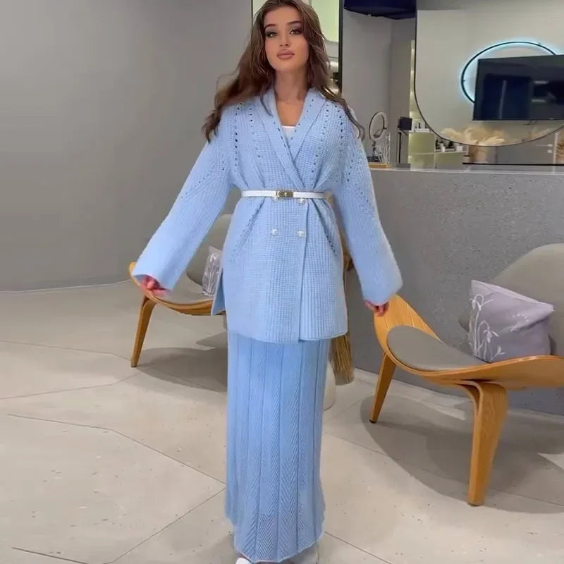 Knitted Outerwear with Elegant Tailored Form